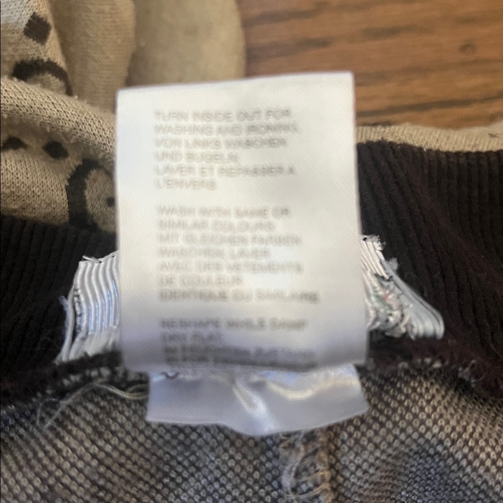 Gucci Unskilled Worker Embroidered Logo Print Shorts - Picture 8 of 8